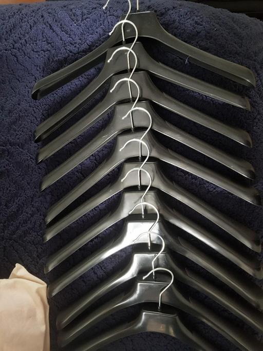  — 11x Black Plastic Clothes Hangers