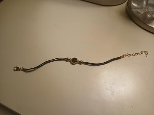  — bracelet)