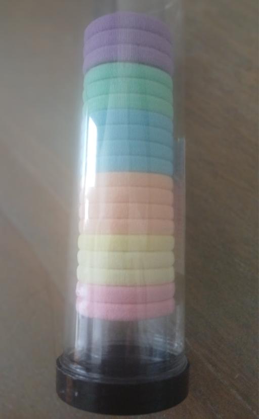  — hair bobbles)