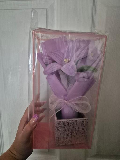  — new Flower Gift In Box