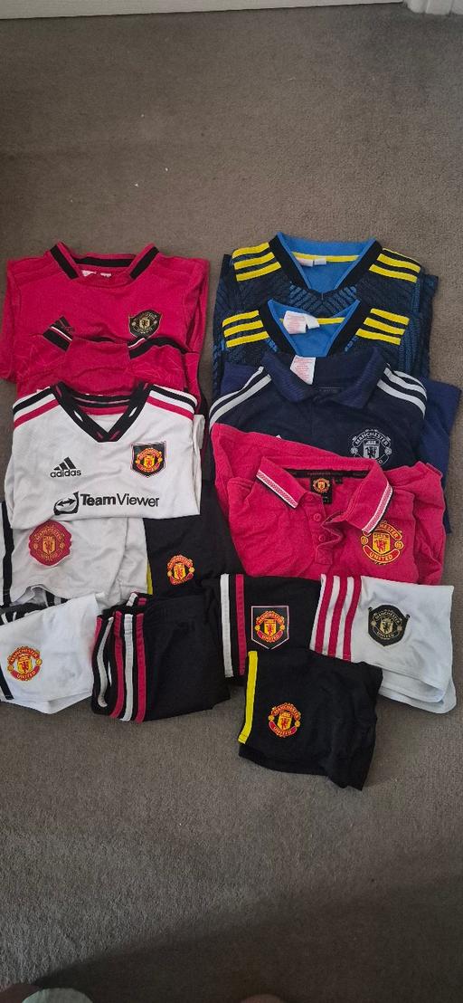  — Man United footy bundle of clothes aged 3-6