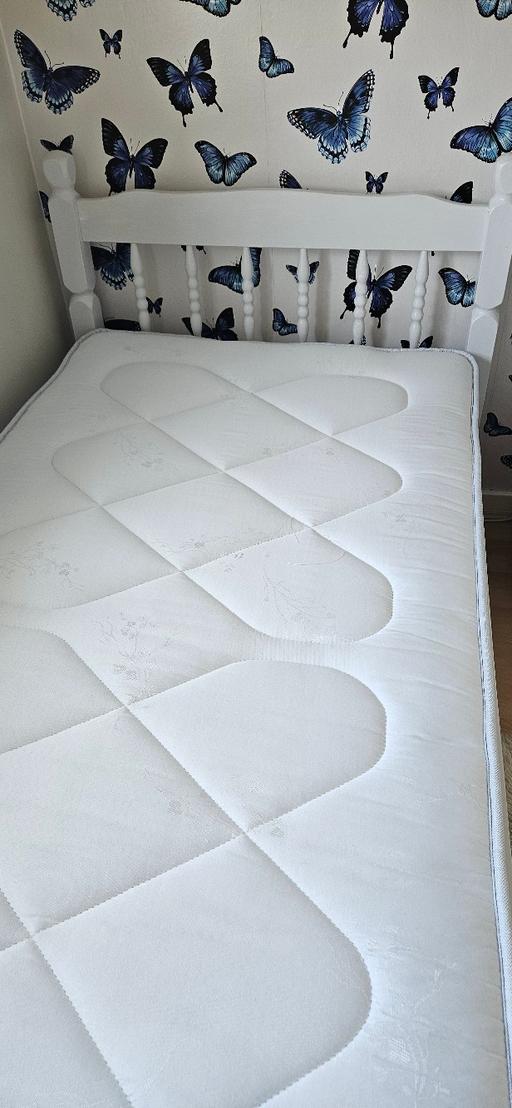  — single wooden bed