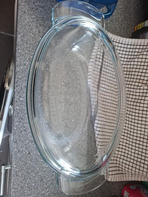  — large Pyrex dish