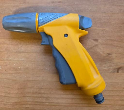  — HOZELOCK WATERING GUN.
