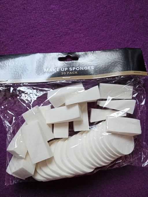  — new pack of 20 MAKE UP SPONGES