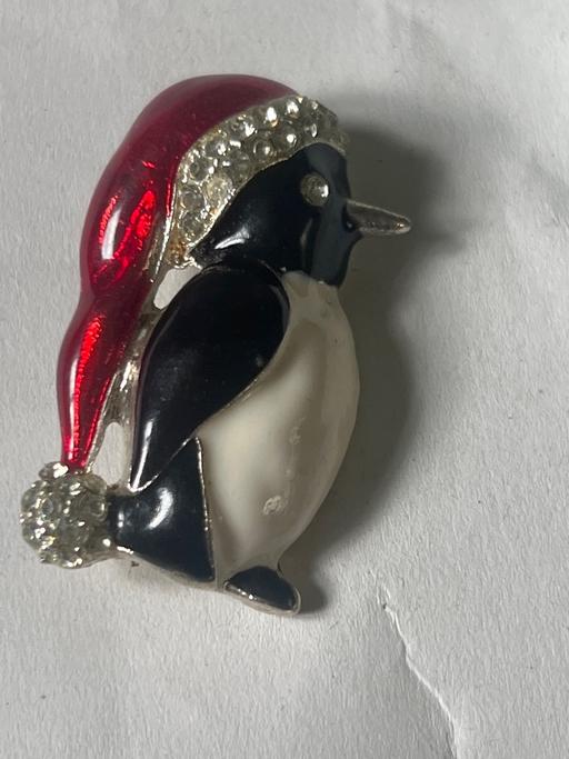  — Penguin brooch