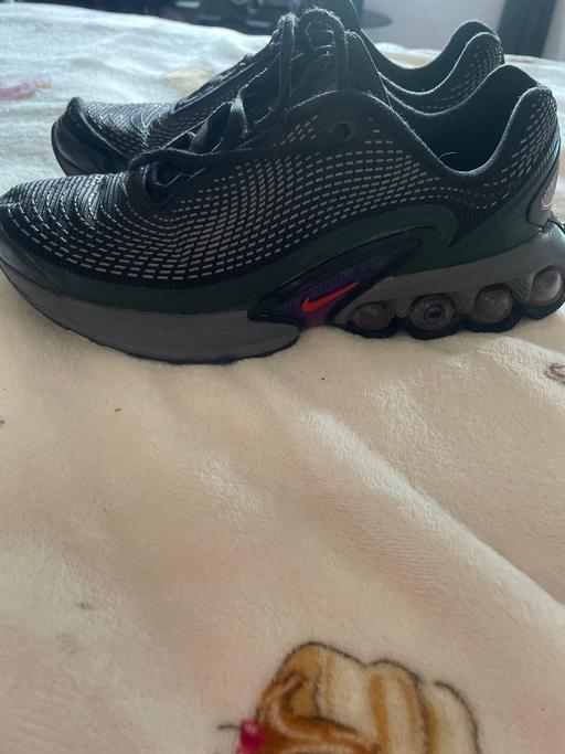  — Nike trainers