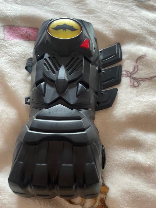  — Batman Glove