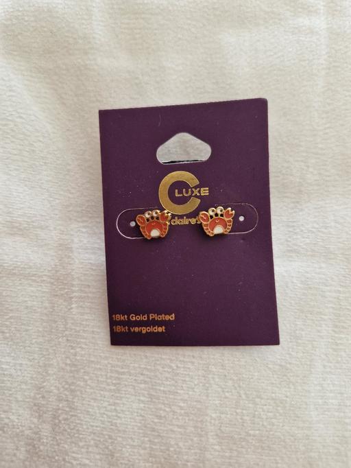  — bn gold plated crab earrings Claires