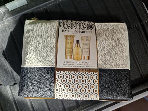  — bn Baylis and Harding washbag giftset