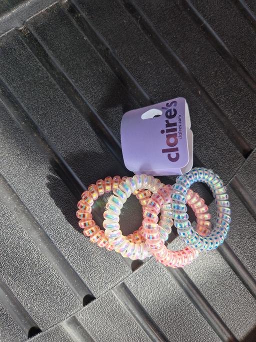  — bn 4pk hair bobbles Claires
