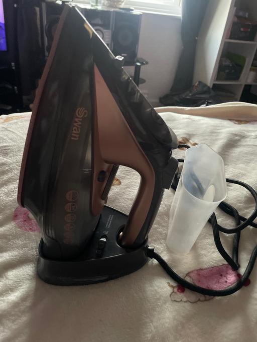  — Rose Gold Swan Iron