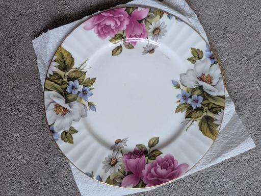  — vintage duchess floral plate