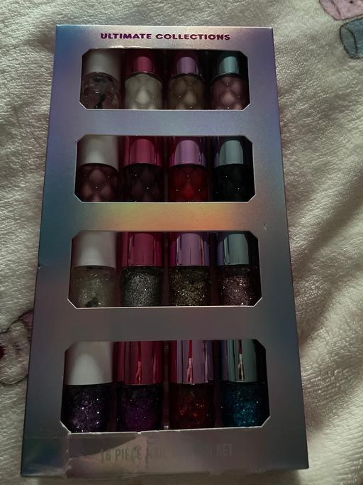  — Nail Varnish Set
