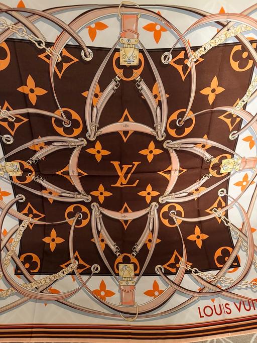  — Louis Vuitton scarf
