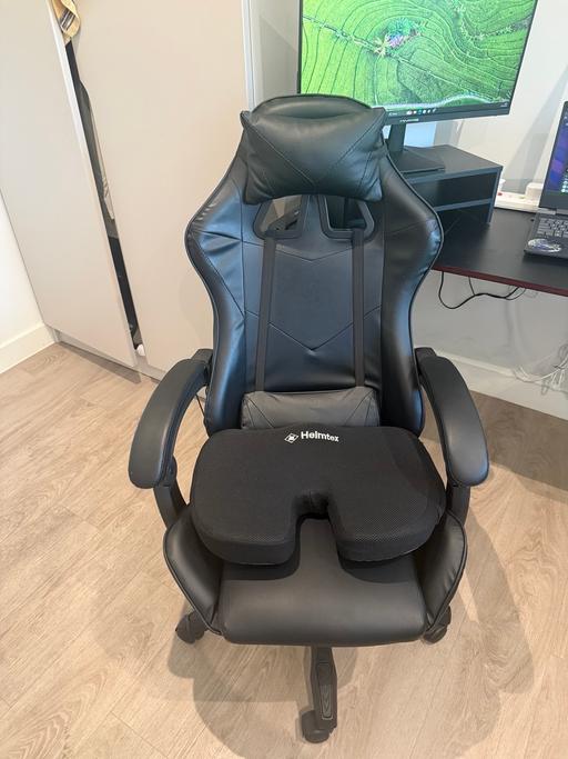  — Gaming chair and chair pad