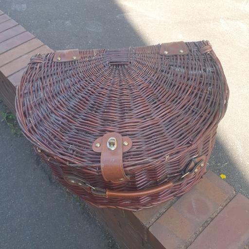  — Lovely , Hunter Wicker Picnic Basket , 18 in