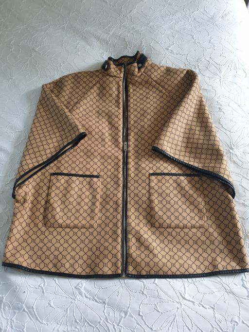  — River Island coat/cape