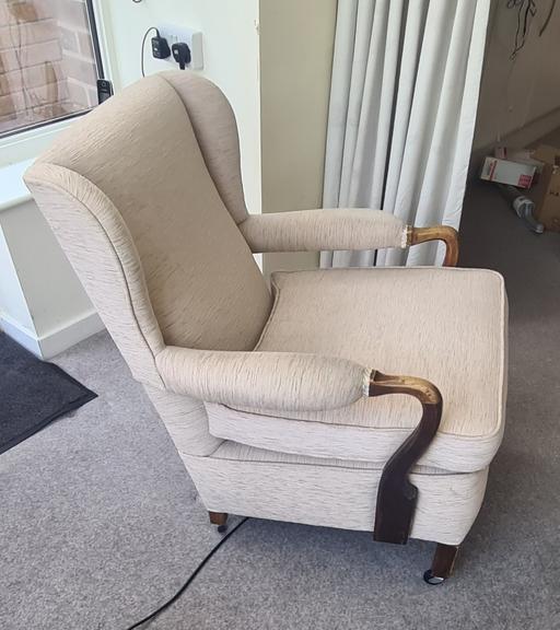  — Armchair