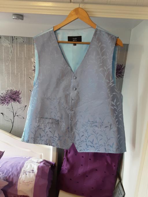  — Mens Black n White Waistcoat