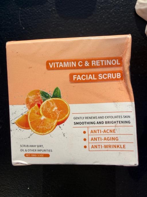  — Face scrub