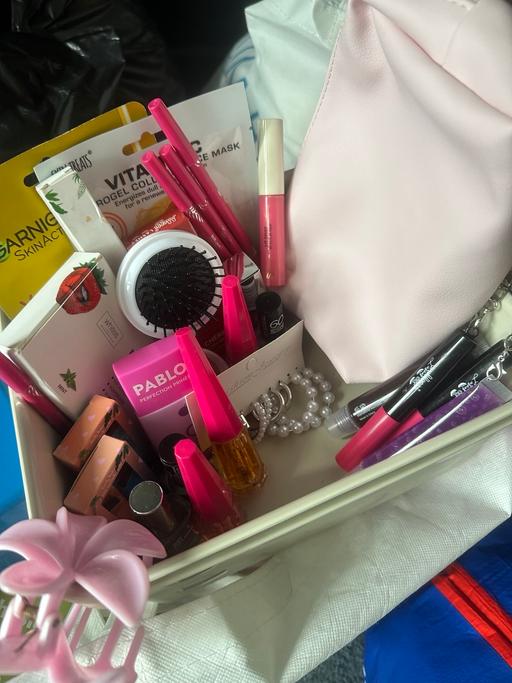  — Makeup Bundle