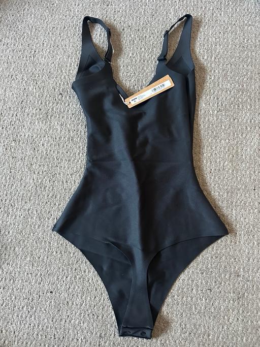  — Skims unlined plunge thong bodysuit