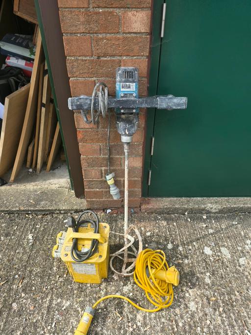  — Makita 110v plastering paddle mixer