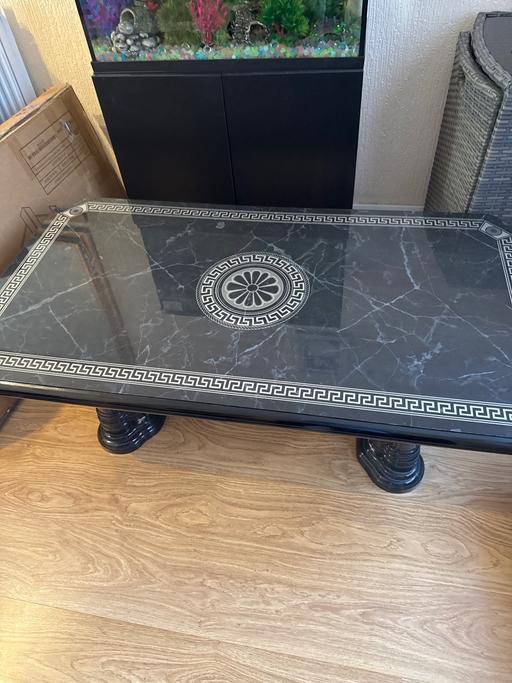  — Coffee table with pattern