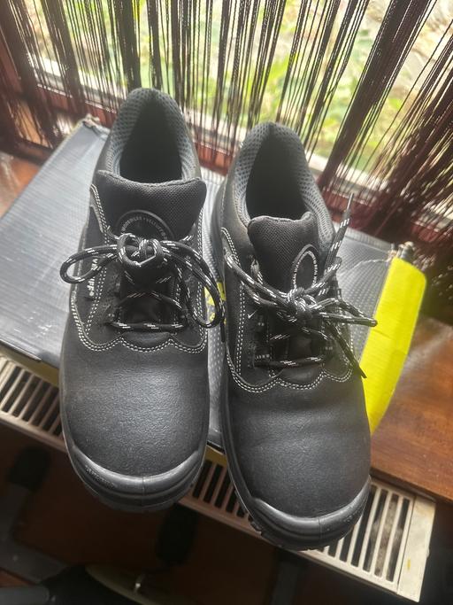  — Verify real foot wear