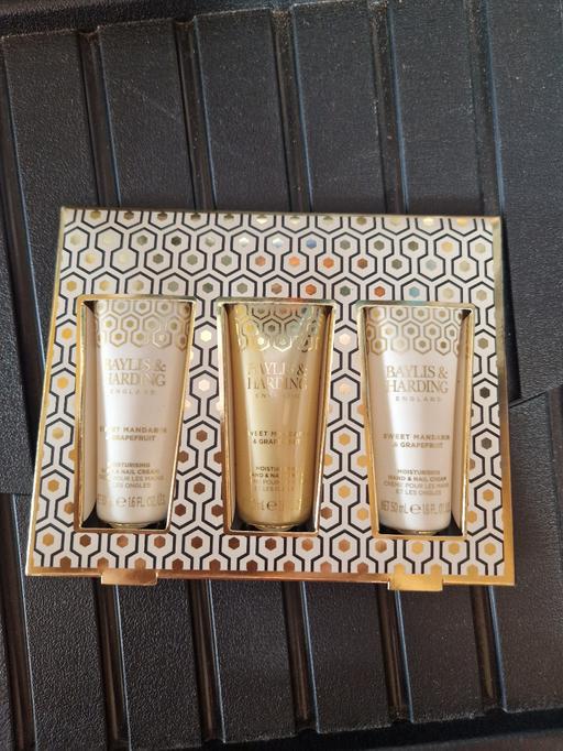  — bn Baylis and Harding handcream giftset