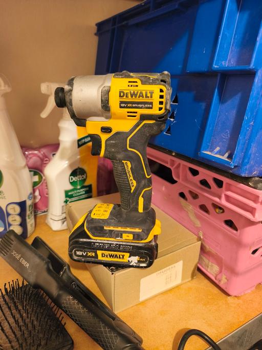  — DeWalt impact drill with 1.5 ah battery