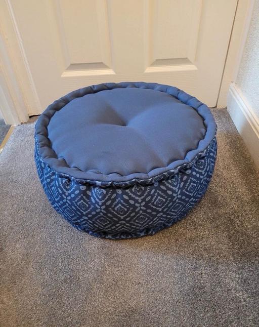  — Pouffe/Footrest