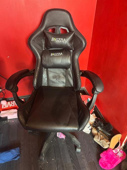  — BAGZZIA Black Gaming Swivel Chair