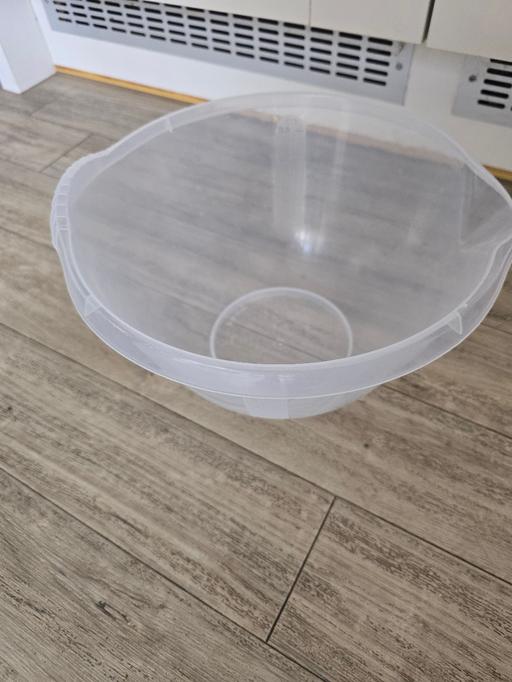  — 7 pint plastic mixing bowl