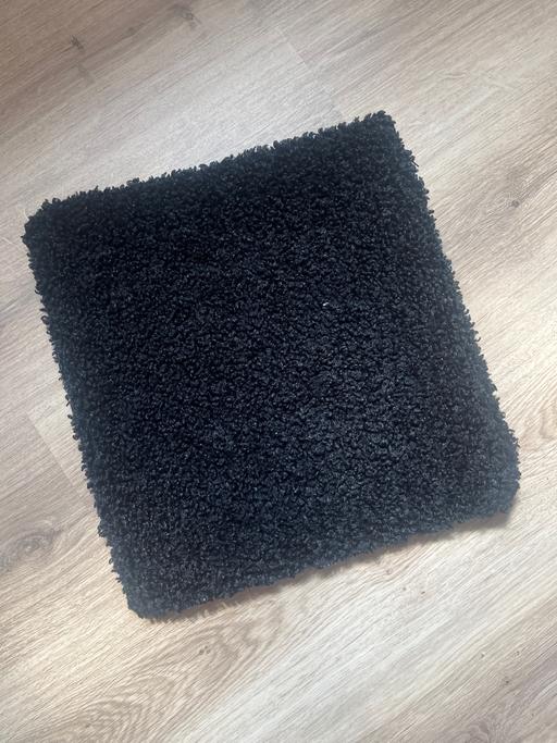  — Black cushion cover