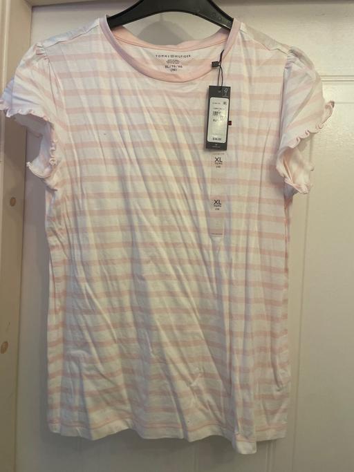  — Tommy Hilfiger  tshirt size xl 8/10