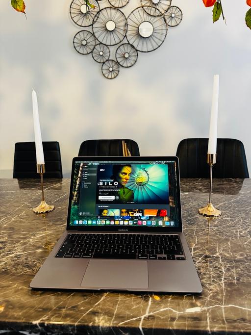  — Apple MacBook Air 512GB Core i5
