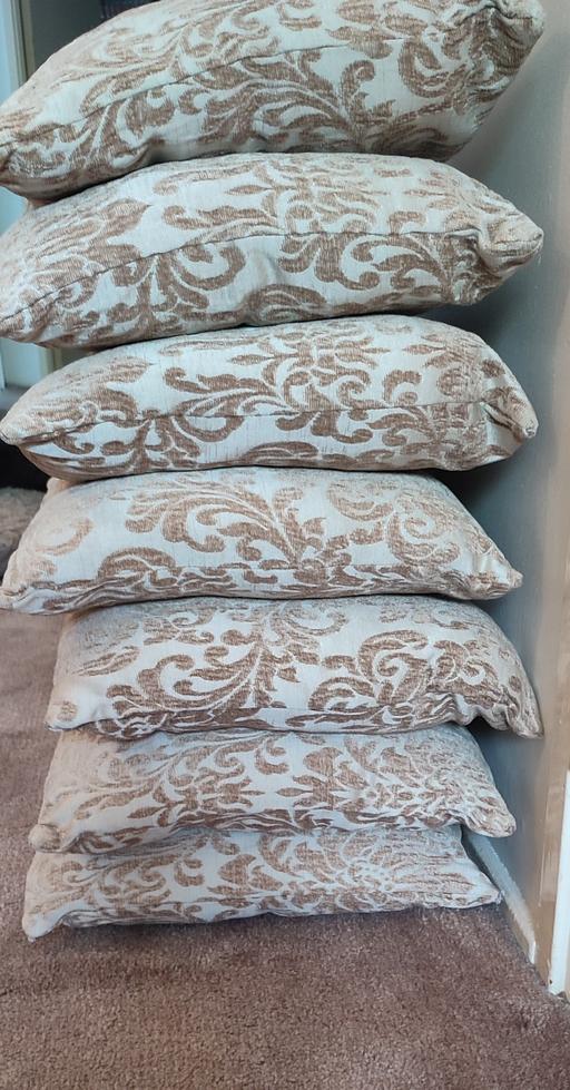  — 7 Beige Damas Cushions