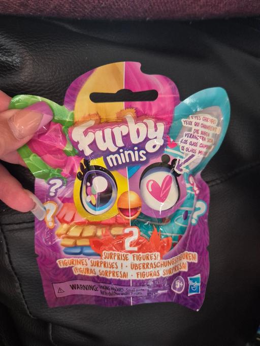  — new Furby Minis 2 Surprise Figures
