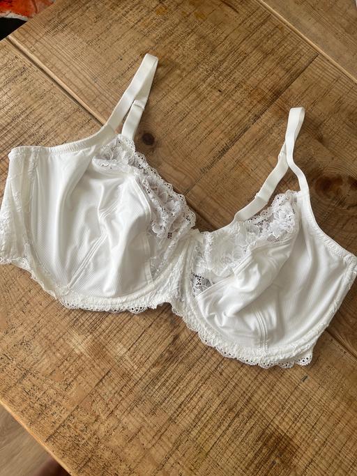  — New white bra full coverage 40G