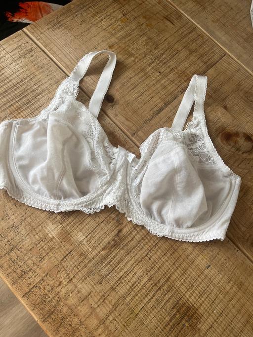  — White bra 40F underwire full coverage