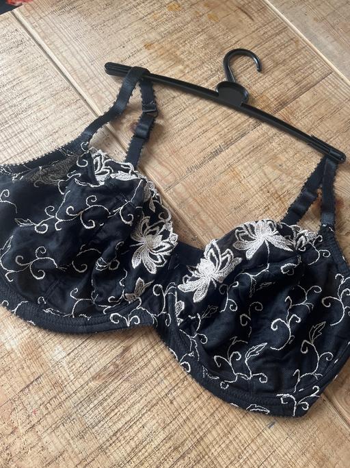  — Underwire bra black 38F like new