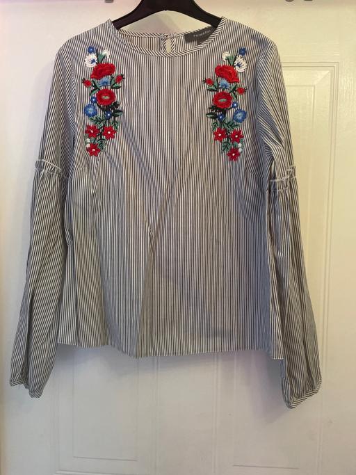  — Ladies blouse size 8 like new