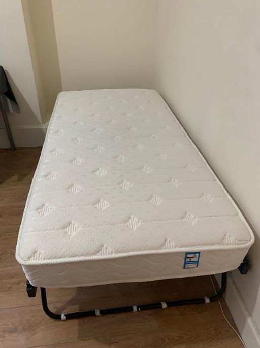  — Single bed with or without mattress