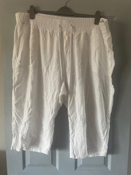  — White size 24 linen bottoms crop with pockets