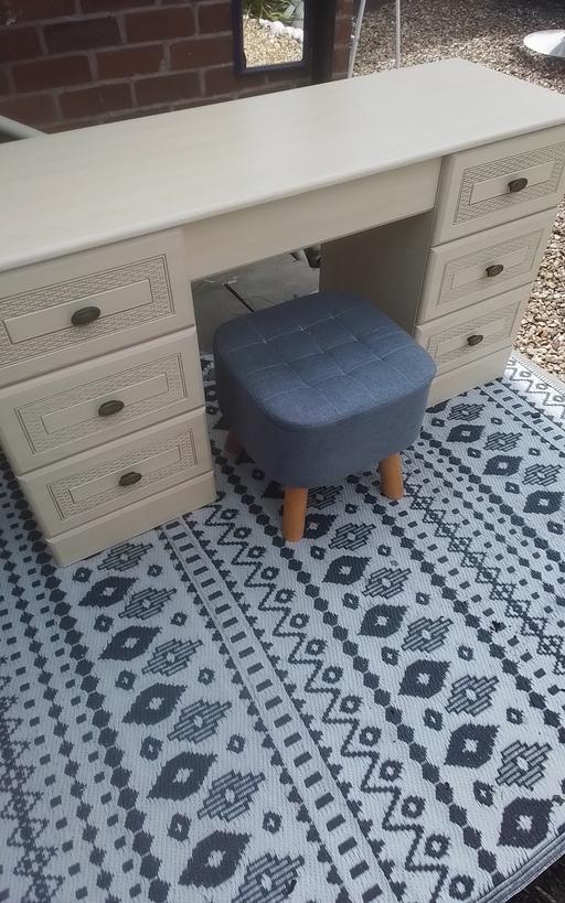  — DRESSING TABLE WITH STOOL