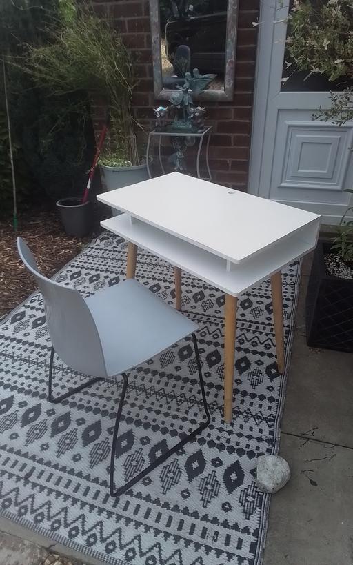  — COMPUTER TABLE AND CHAIR