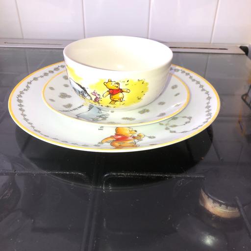  — Winnie the Pooh plate set