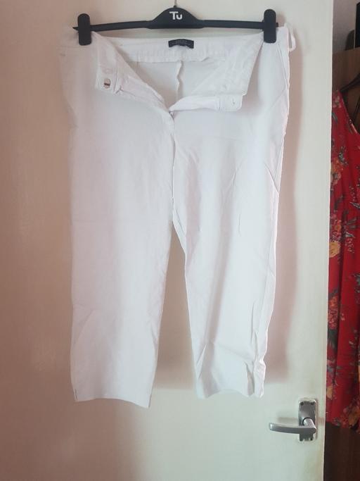  — ladies crop trousers size 14